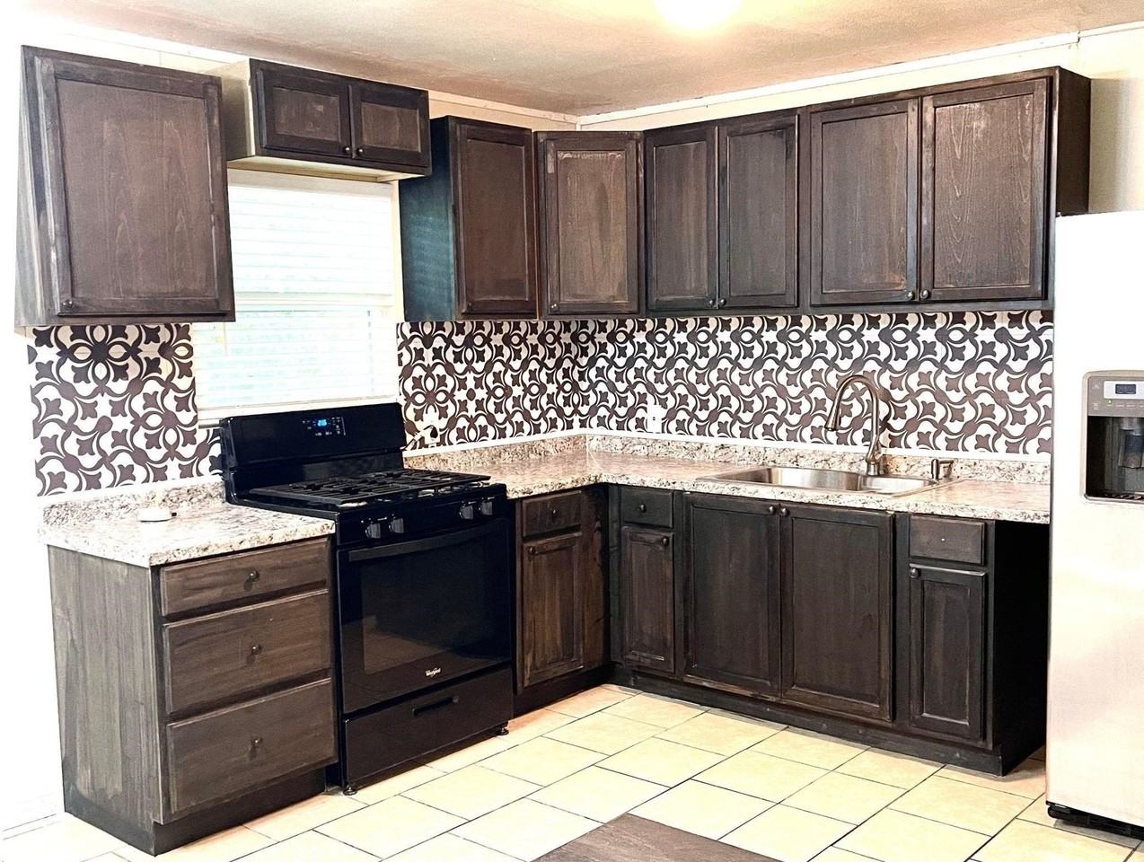 3921 Avenue H - Photo 3 of 22