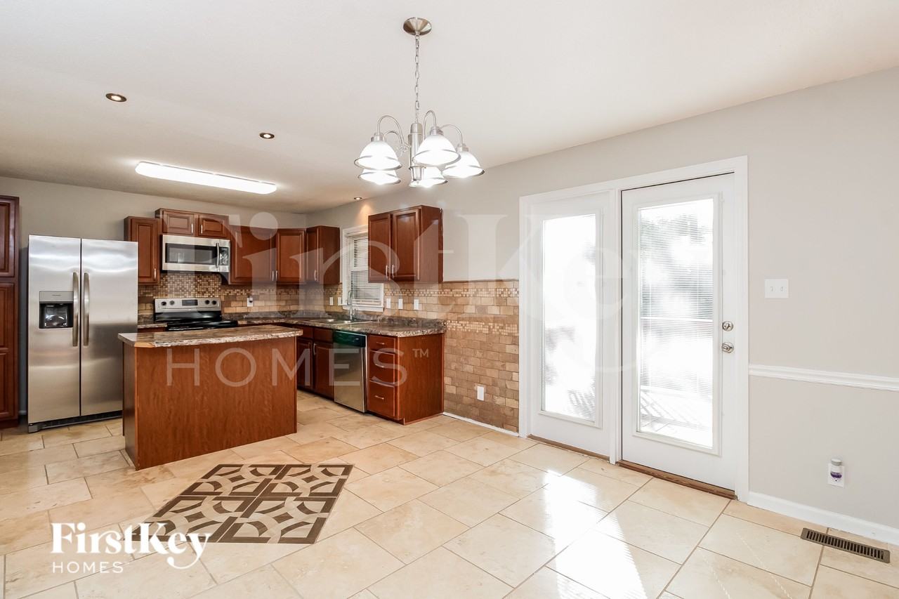 4923 Shady Pine Dr - Photo 3 of 15