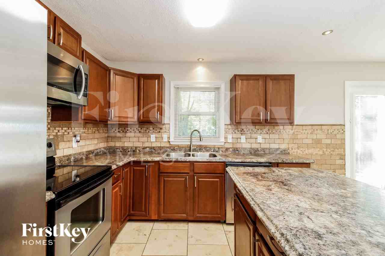 4923 Shady Pine Dr - Photo 4 of 15