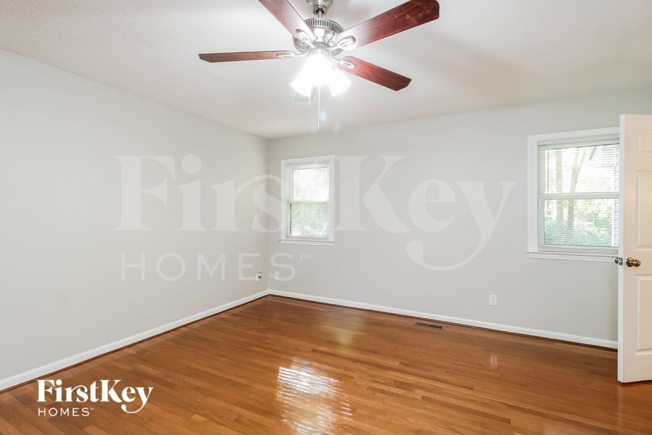 4923 Shady Pine Dr - Photo 6 of 15