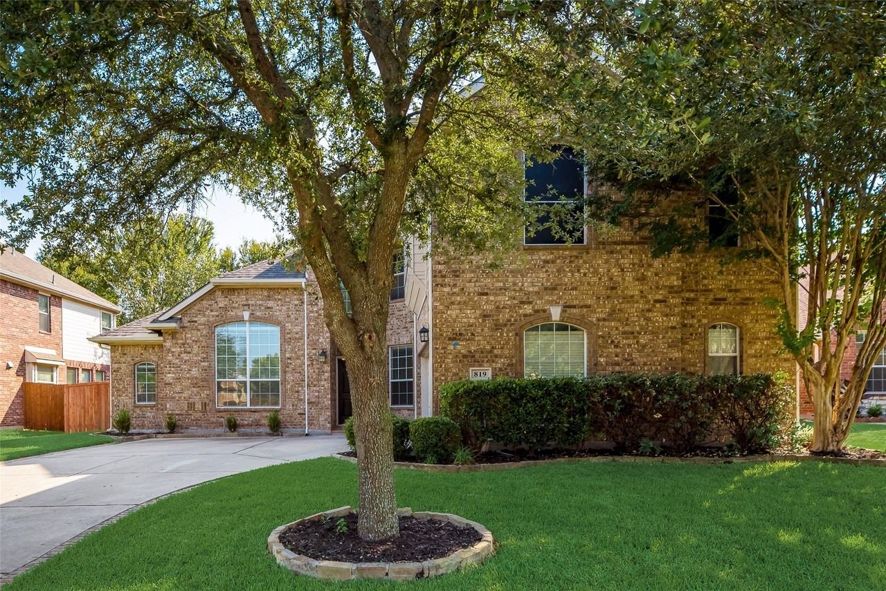 819 Rushmore Dr - Photo 2 of 27