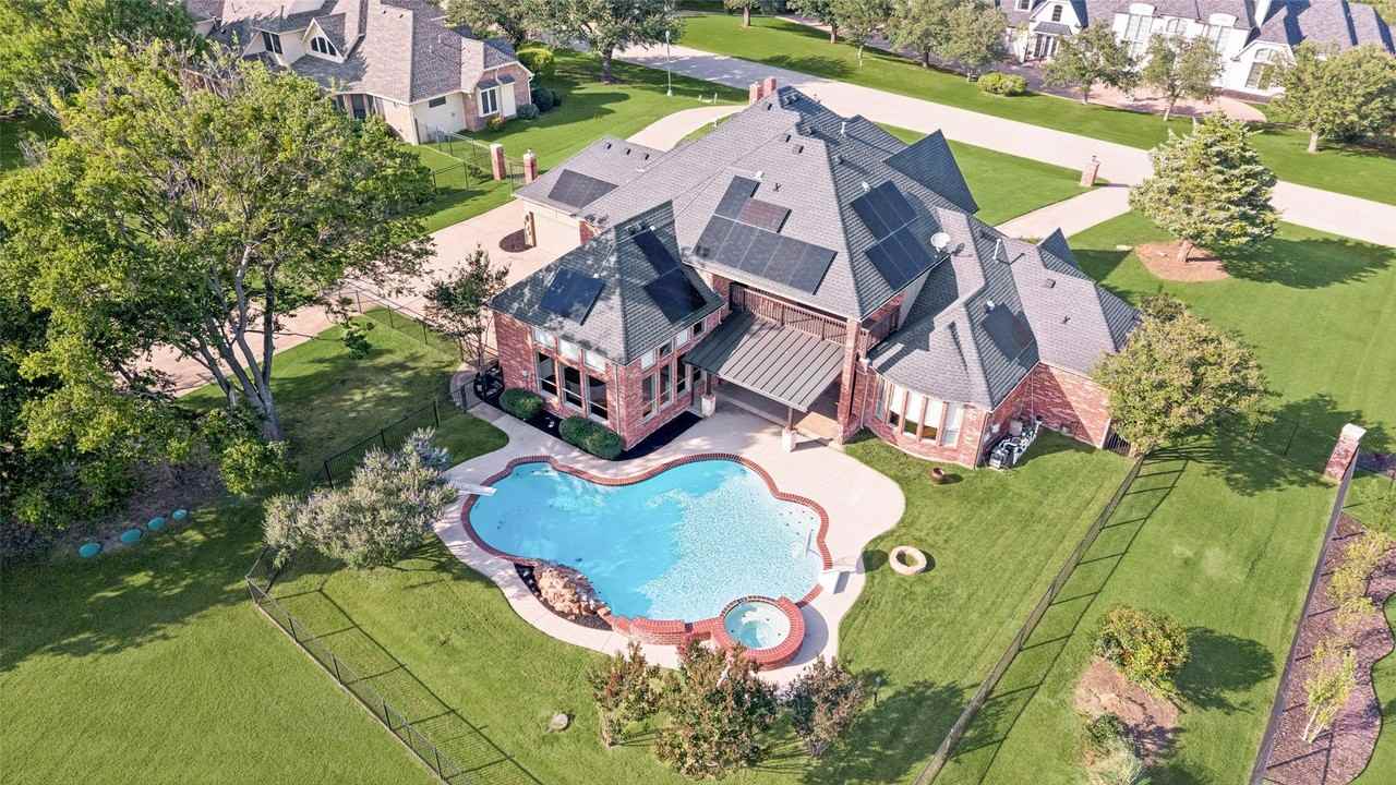 1561 Winding Creek Rd - Photo 2 of 38