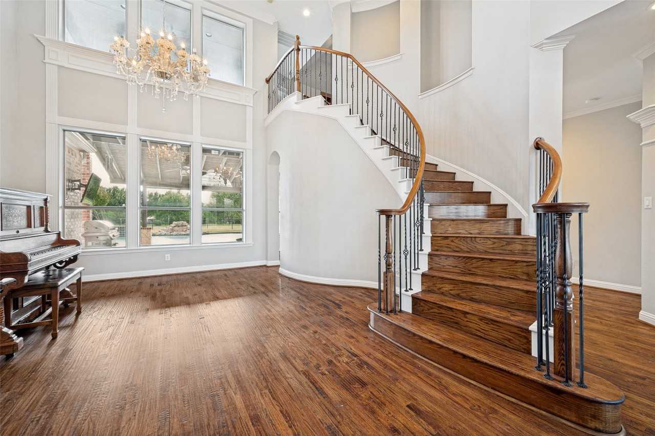 1561 Winding Creek Rd - Photo 4 of 38