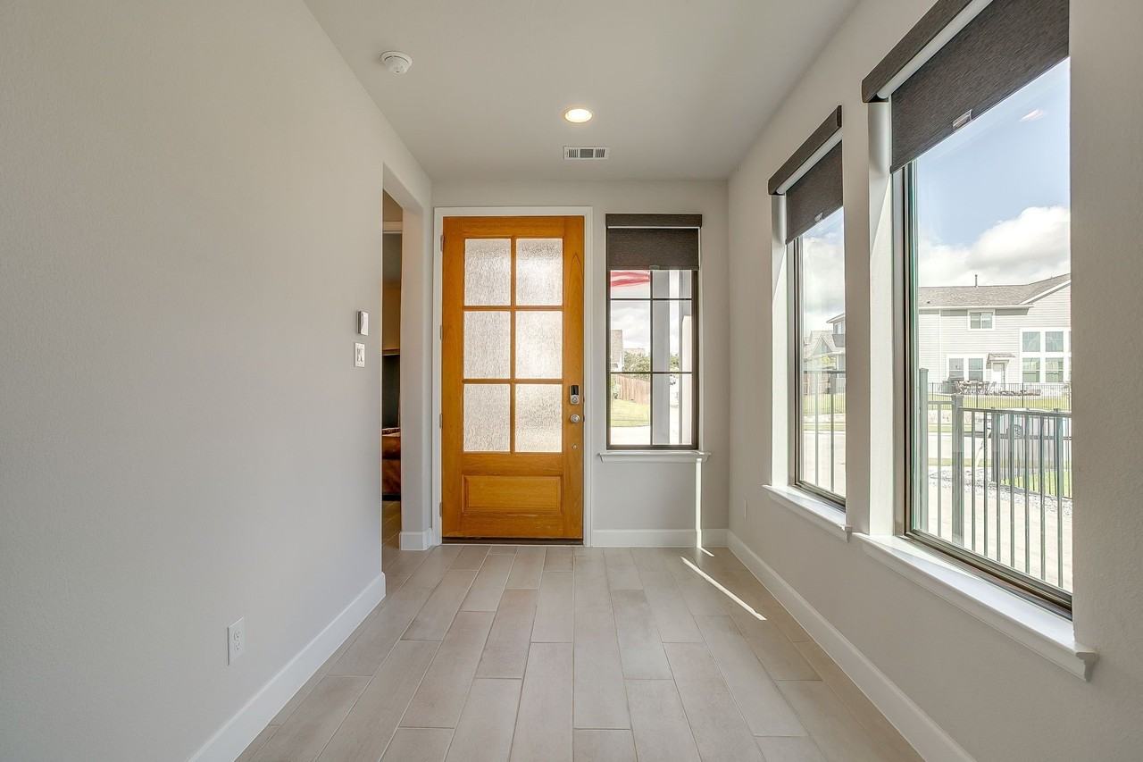 2113 Domingo Dr - Photo 6 of 37