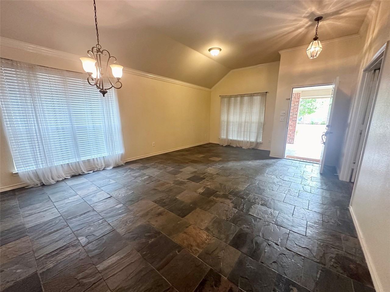 8708 La Quinta Ln - Photo 6 of 19