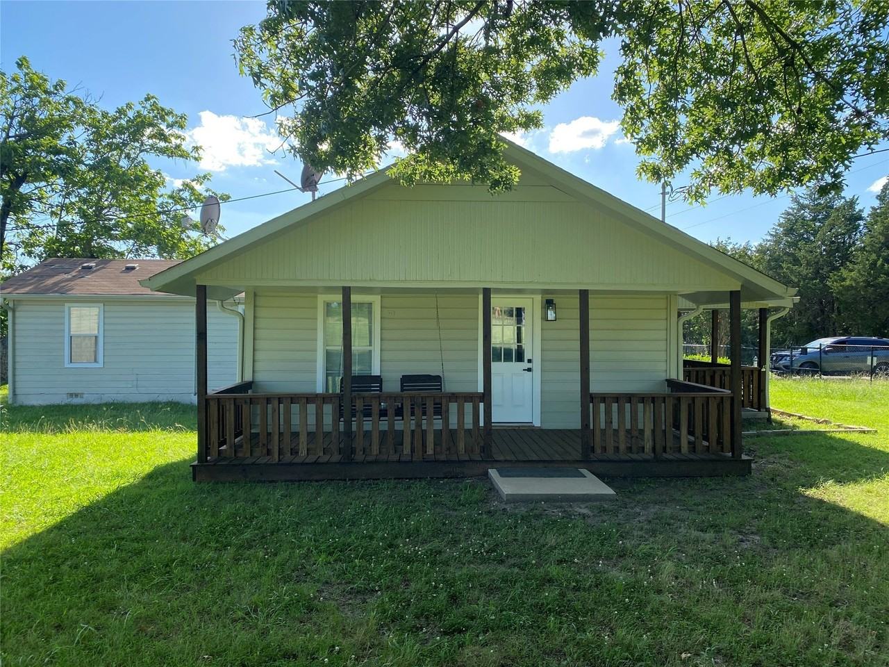 1728 Randell Dr - Photo 4 of 17