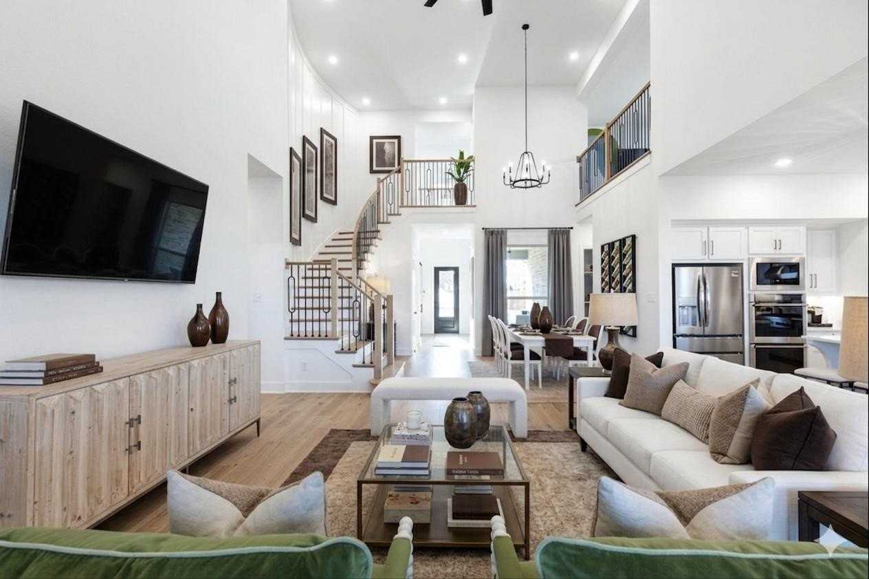 1711 Veneto Dr - Photo 3 of 12