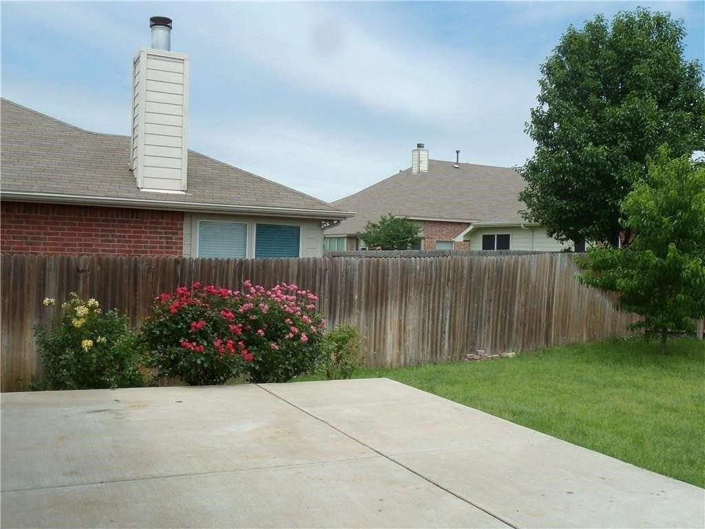324 Highland Glen Dr - Photo 3 of 11
