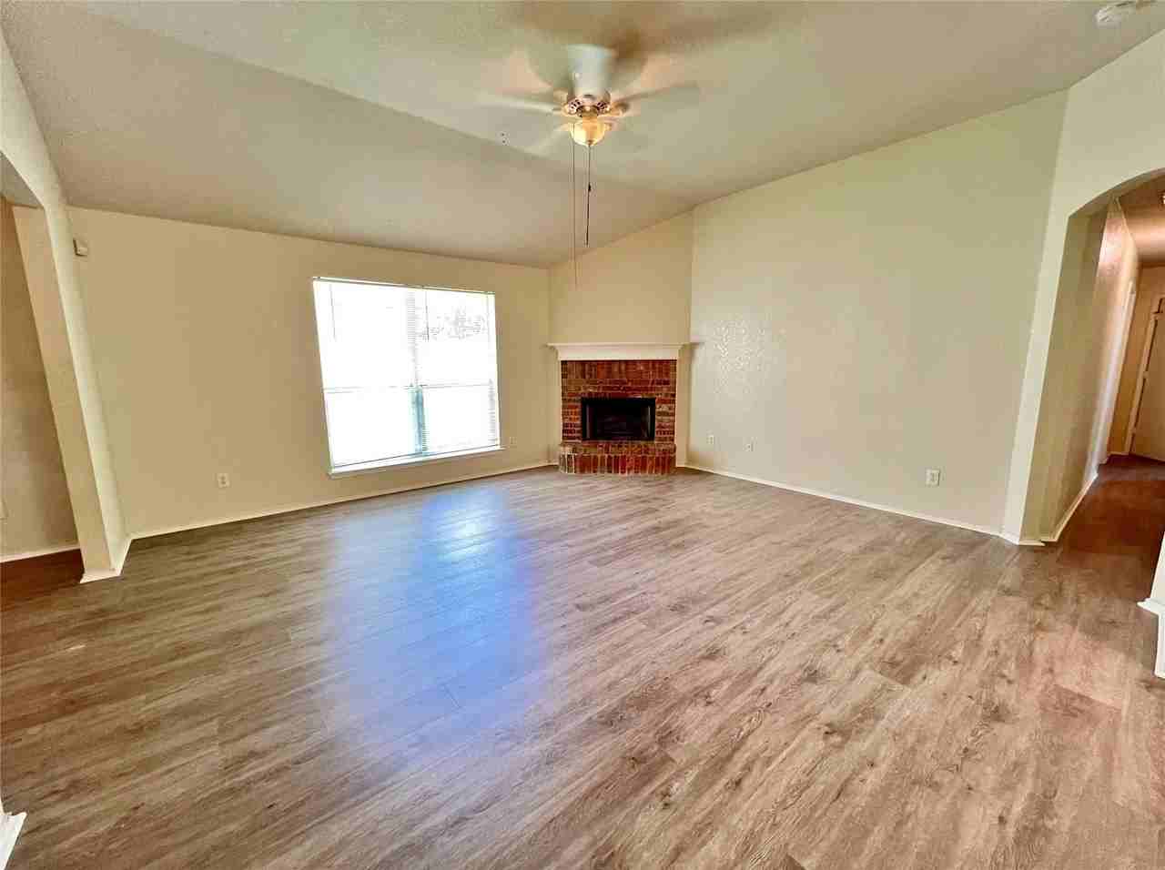 1103 Savage Dr - Photo 3 of 15