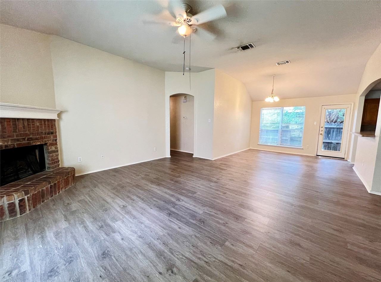 1103 Savage Dr - Photo 4 of 15
