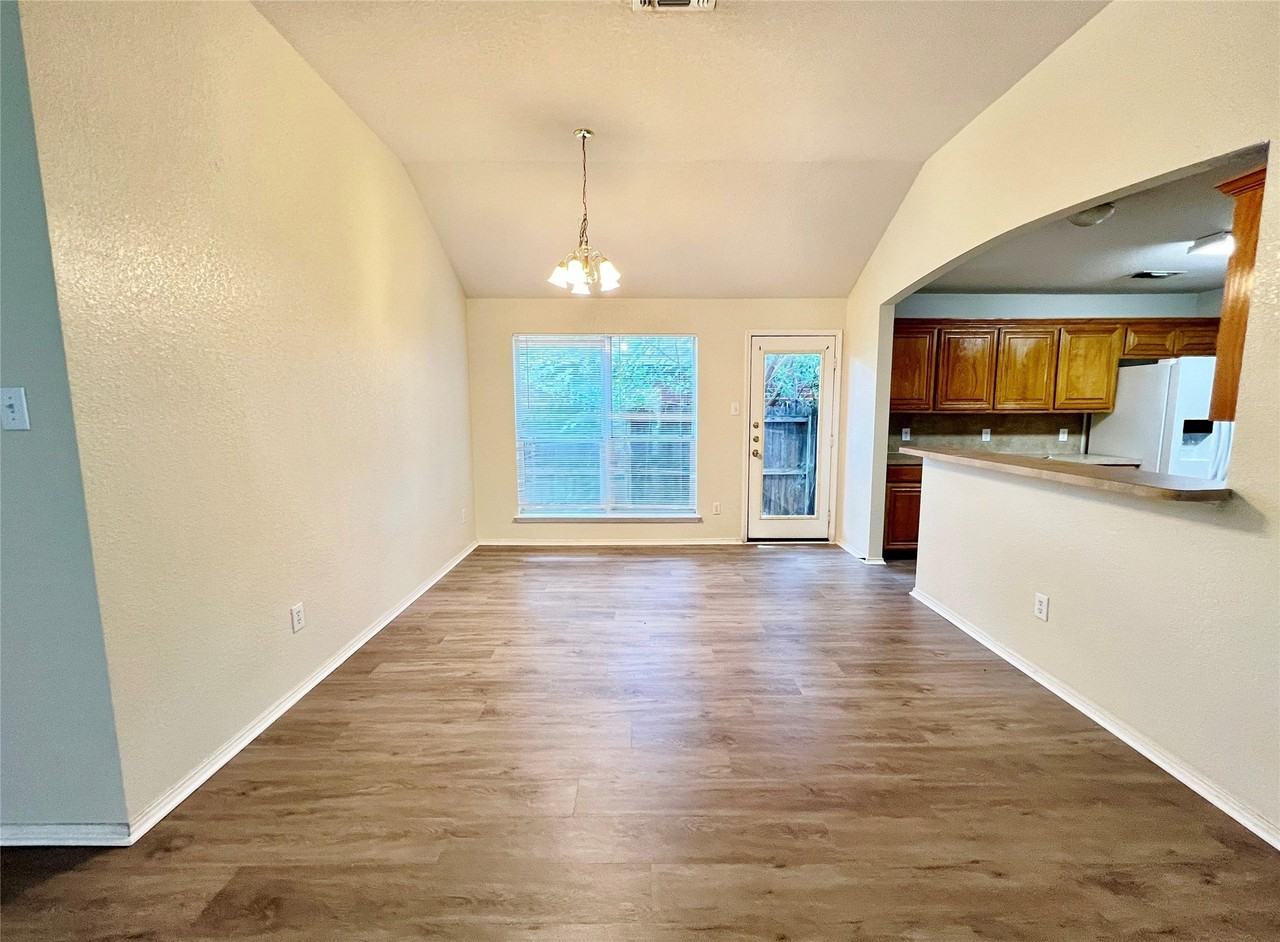 1103 Savage Dr - Photo 5 of 15