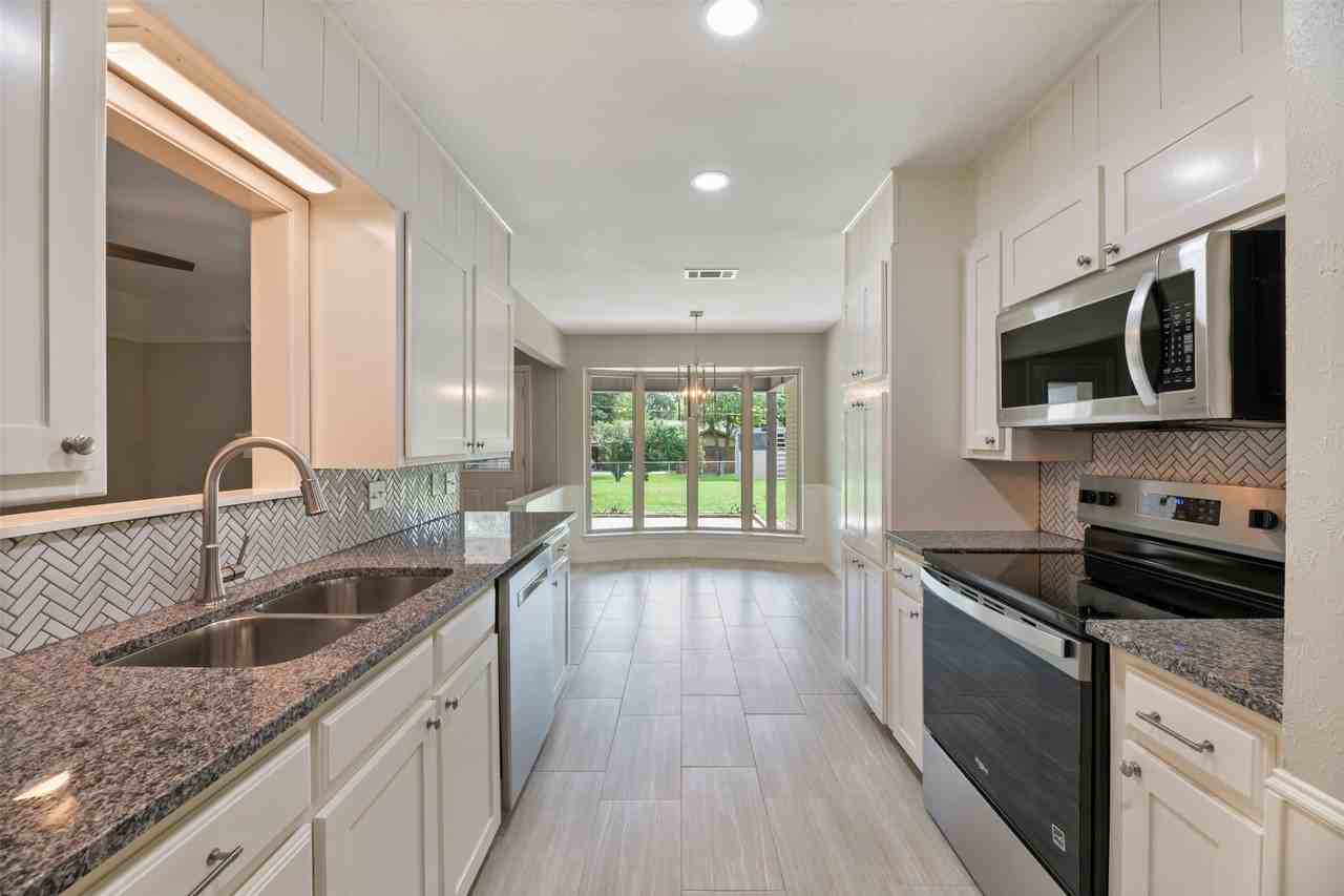6540 Victoria Ave - Photo 5 of 24