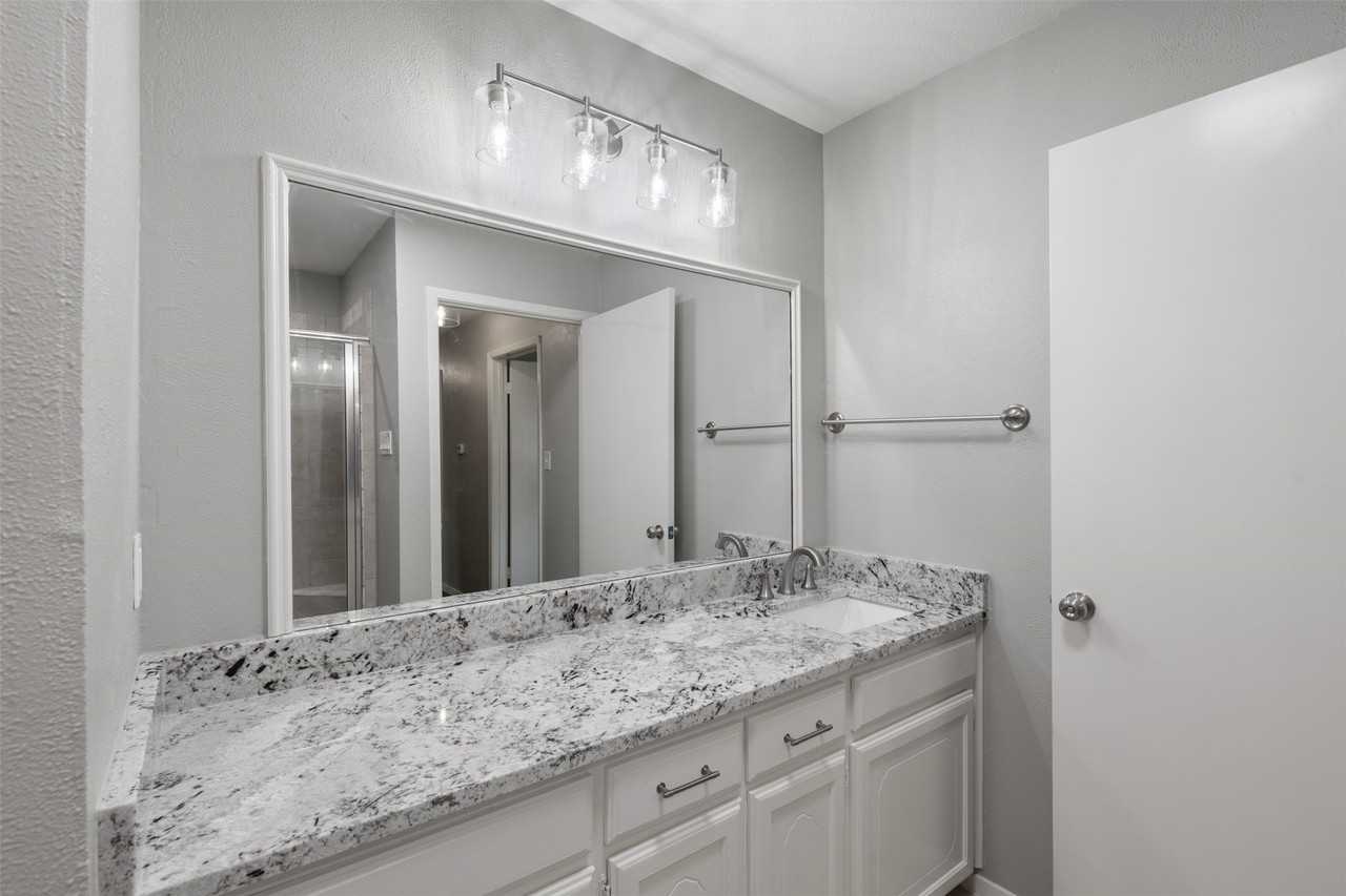 6540 Victoria Ave - Photo 7 of 24