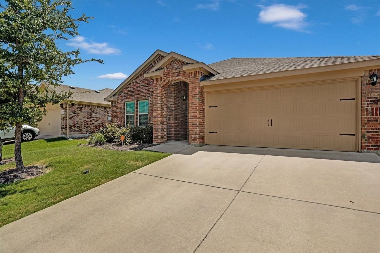 1111 Meadow Side Dr - Photo 2 of 20