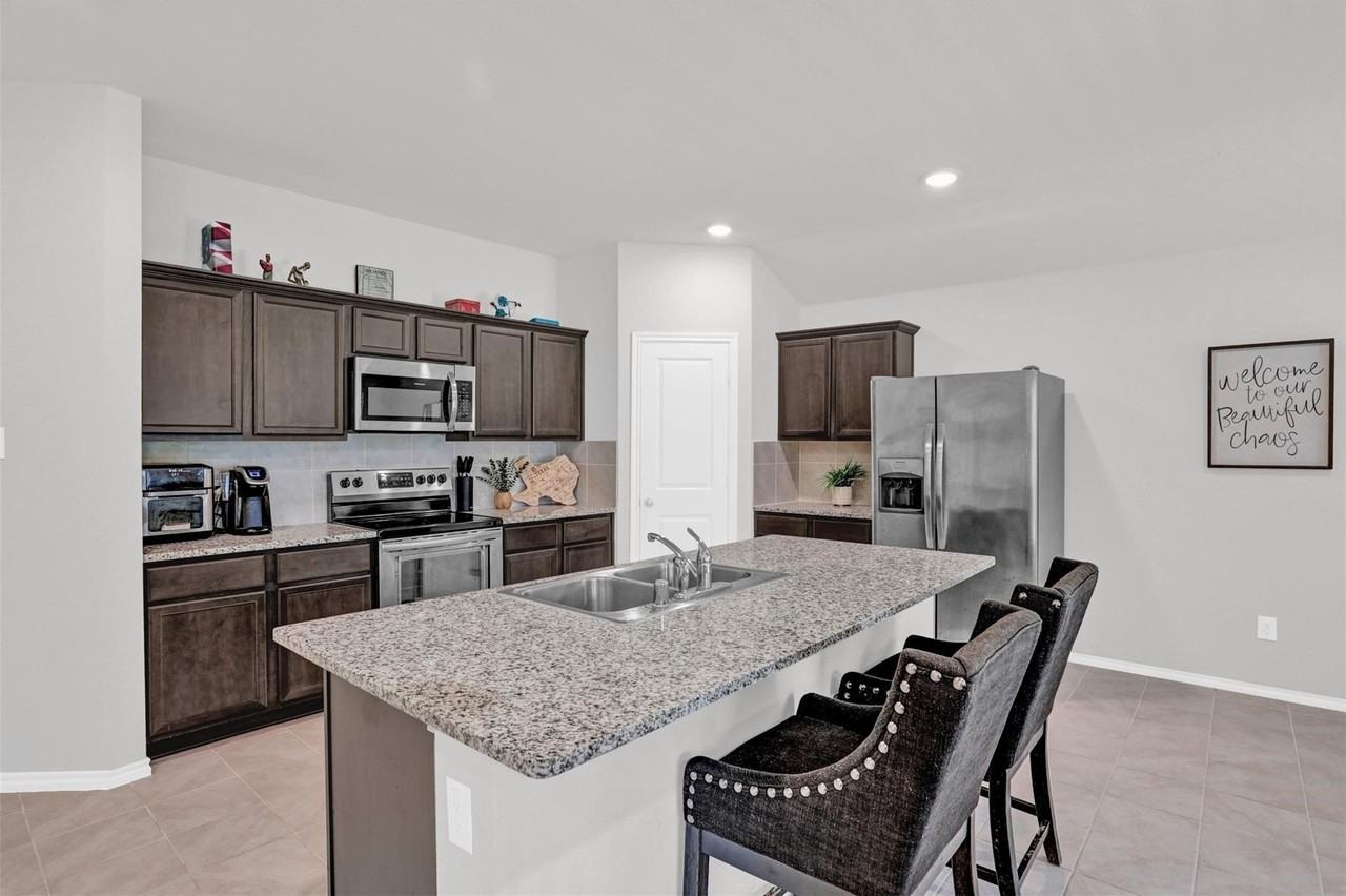 1111 Meadow Side Dr - Photo 5 of 20
