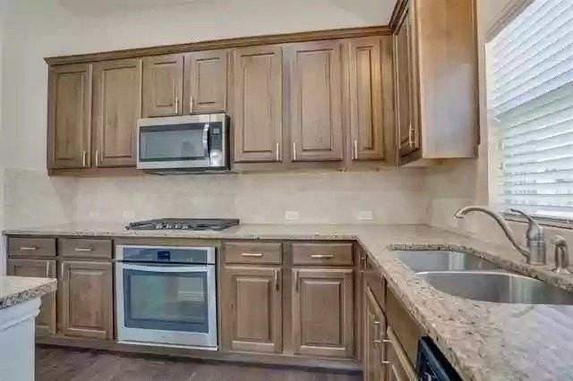 1412 Rose Bud Ct - Photo 4 of 14