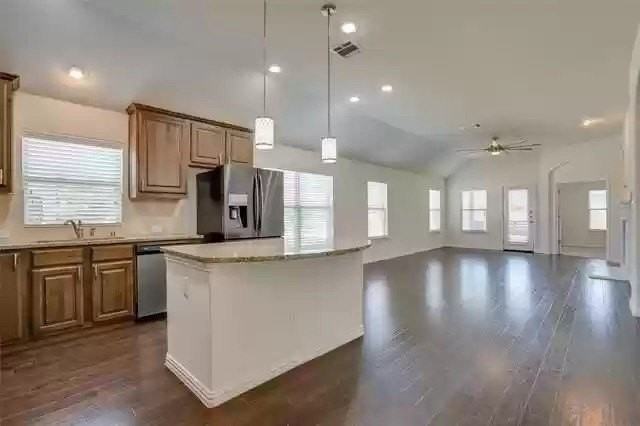 1412 Rose Bud Ct - Photo 5 of 14