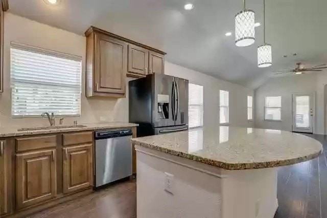 1412 Rose Bud Ct - Photo 7 of 14