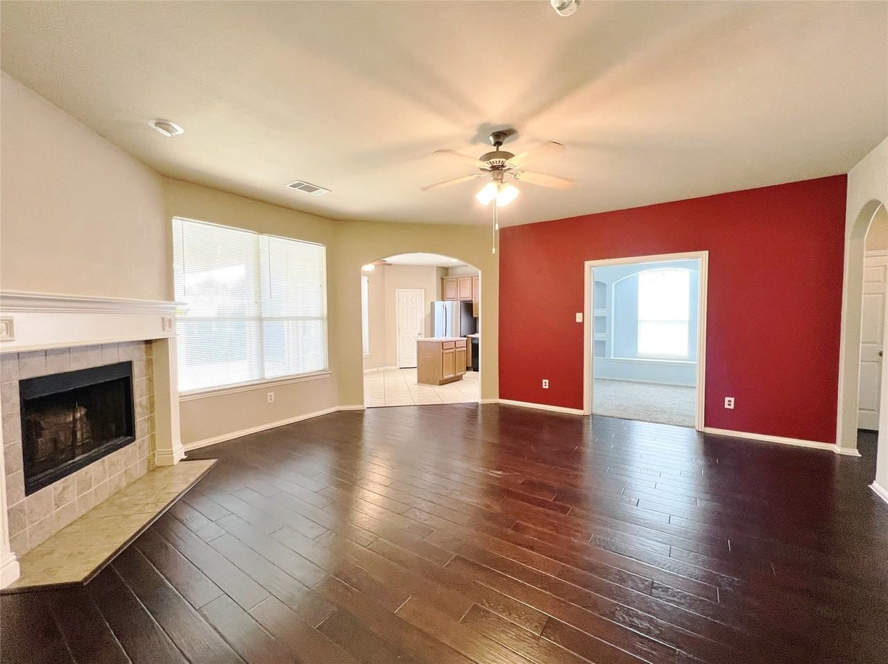 552 Kerry St - Photo 3 of 27