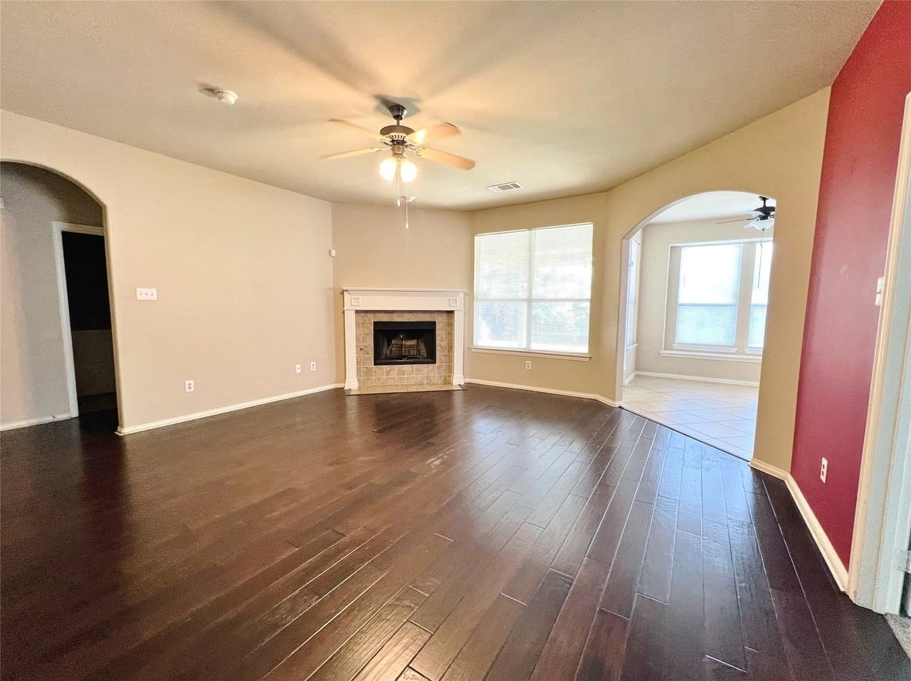552 Kerry St - Photo 5 of 27