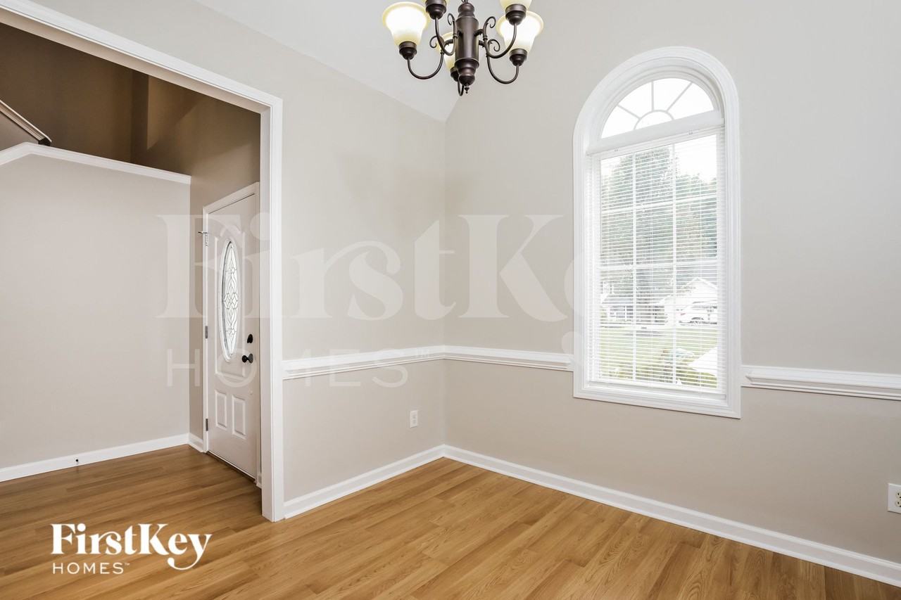 2285 Glen Cove Way - Photo 4 of 15