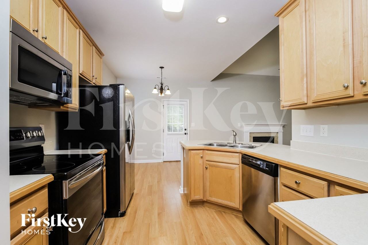 2285 Glen Cove Way - Photo 6 of 15