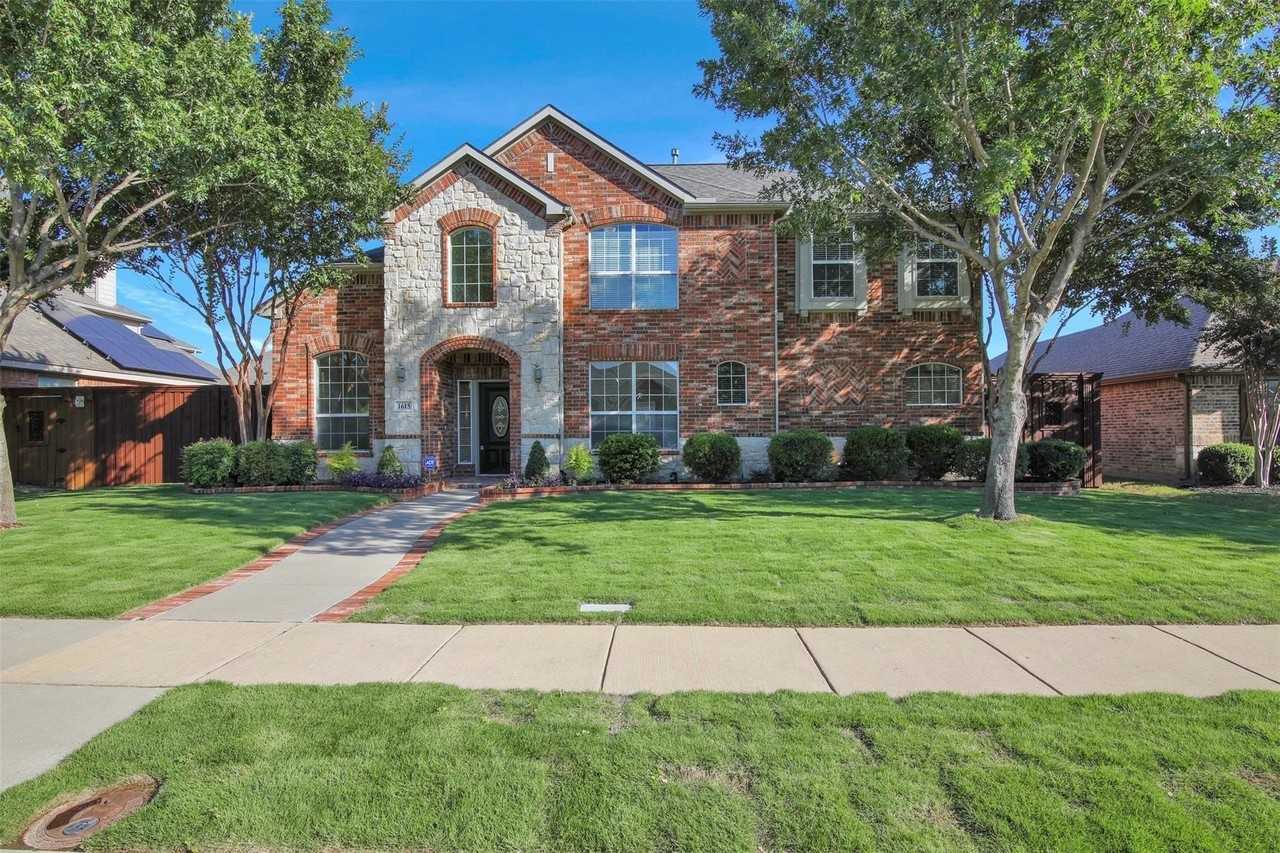 1615 Bryce Canyon Ln - Photo 2 of 38