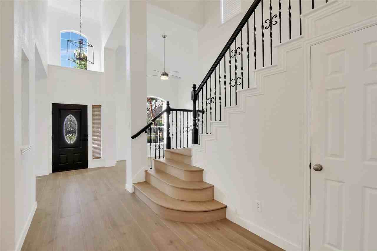 1615 Bryce Canyon Ln - Photo 4 of 38