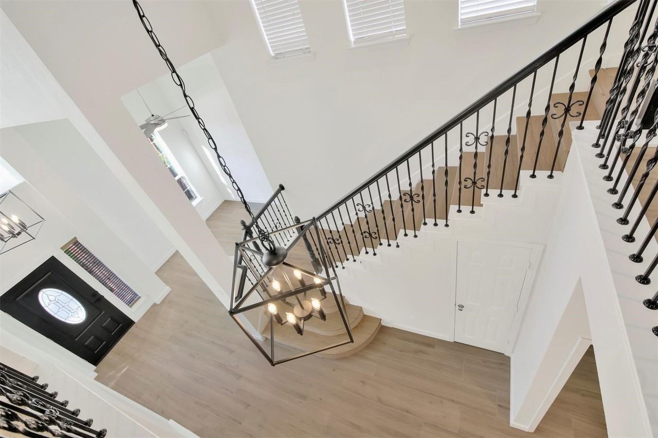 1615 Bryce Canyon Ln - Photo 5 of 38