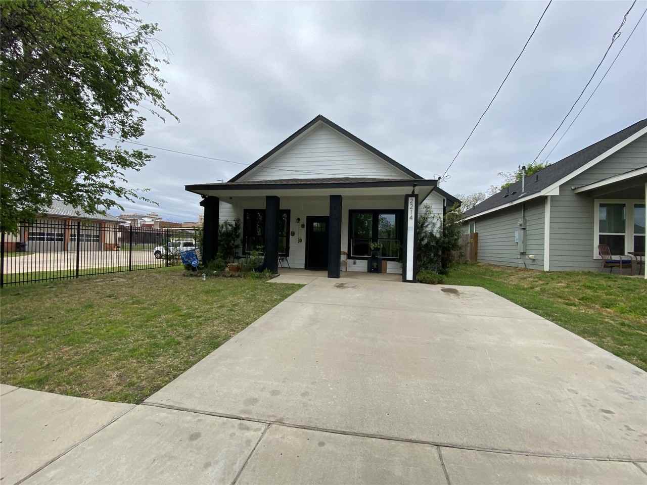 2214 Gordon St - Photo 2 of 28