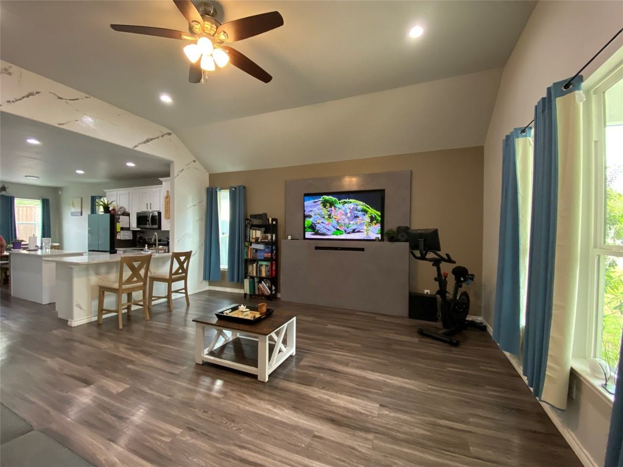 2214 Gordon St - Photo 3 of 28