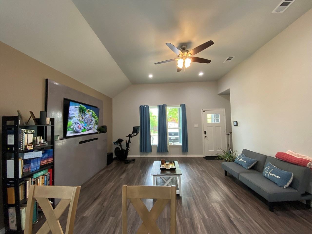 2214 Gordon St - Photo 5 of 28