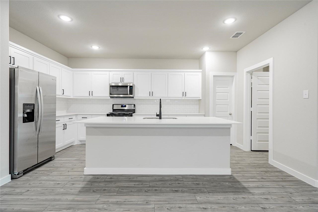2529 Moser Ln - Photo 3 of 29