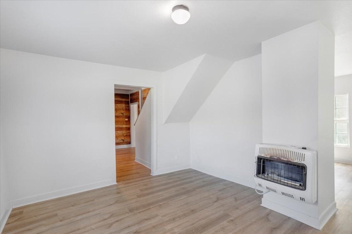 917 W Crawford St - Photo 3 of 15