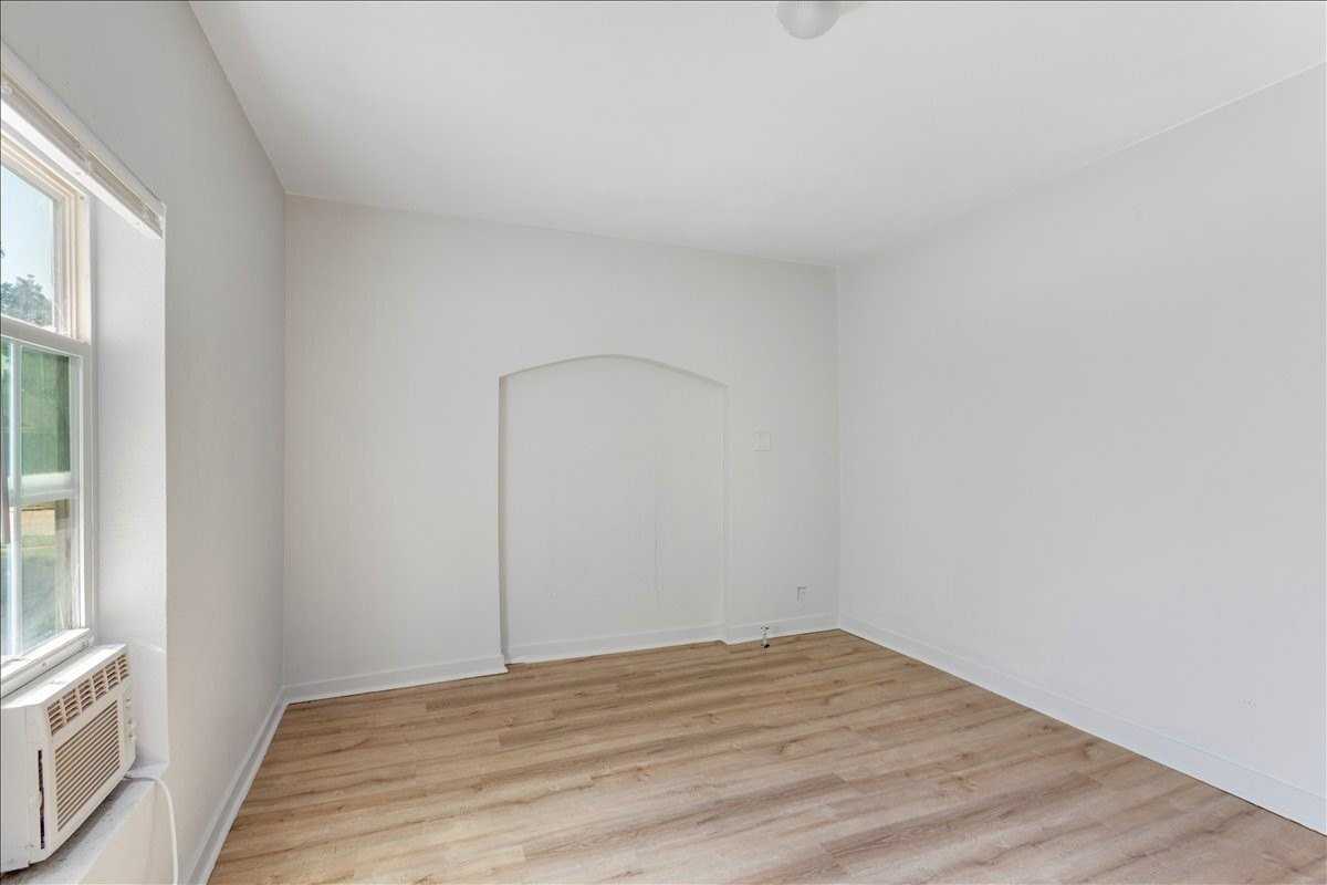 917 W Crawford St - Photo 7 of 15