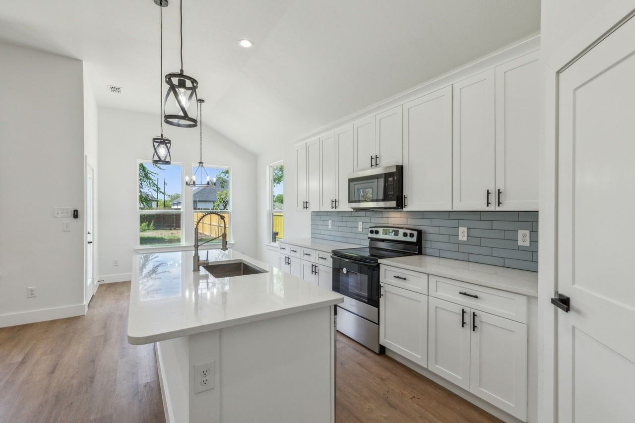 4617 Pickett St - Photo 7 of 28