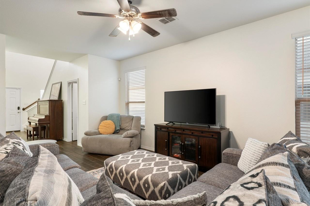 1025 Mason St - Photo 4 of 29