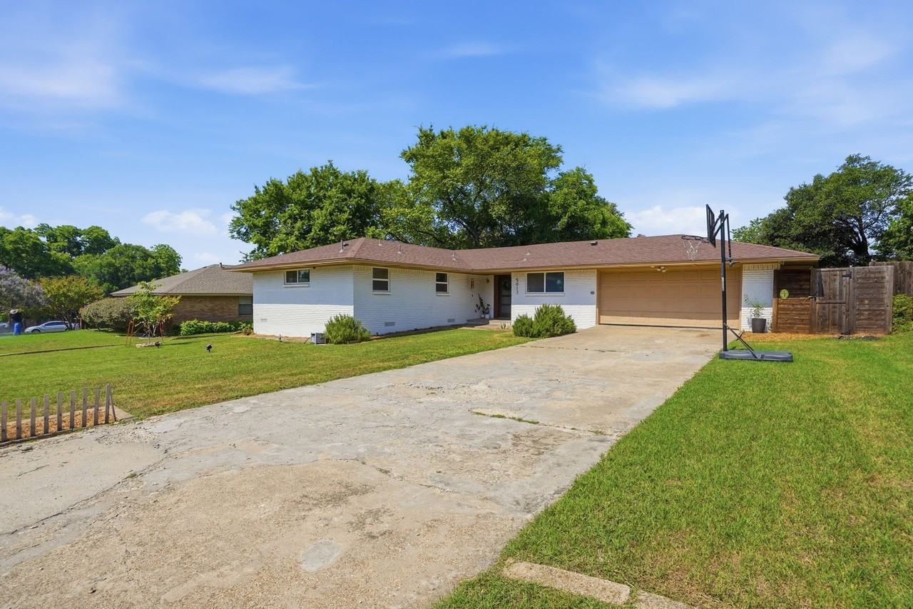 5017 Fox Hill Ln - Photo 2 of 26