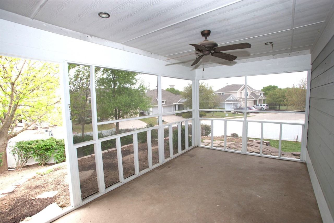 2406 Hillside Dr - Photo 4 of 13