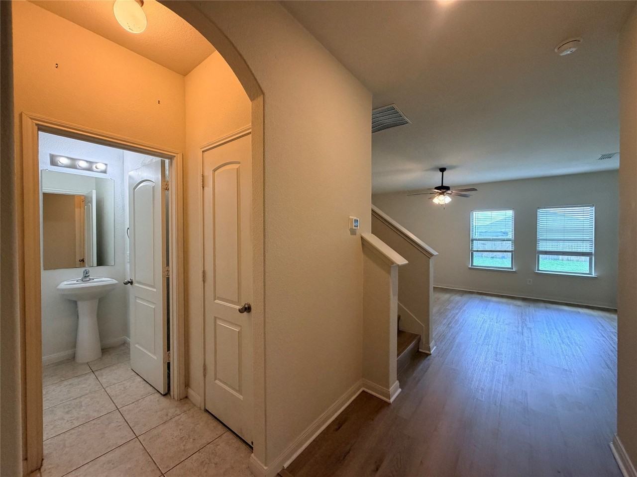 140 Collin St - Photo 2 of 24