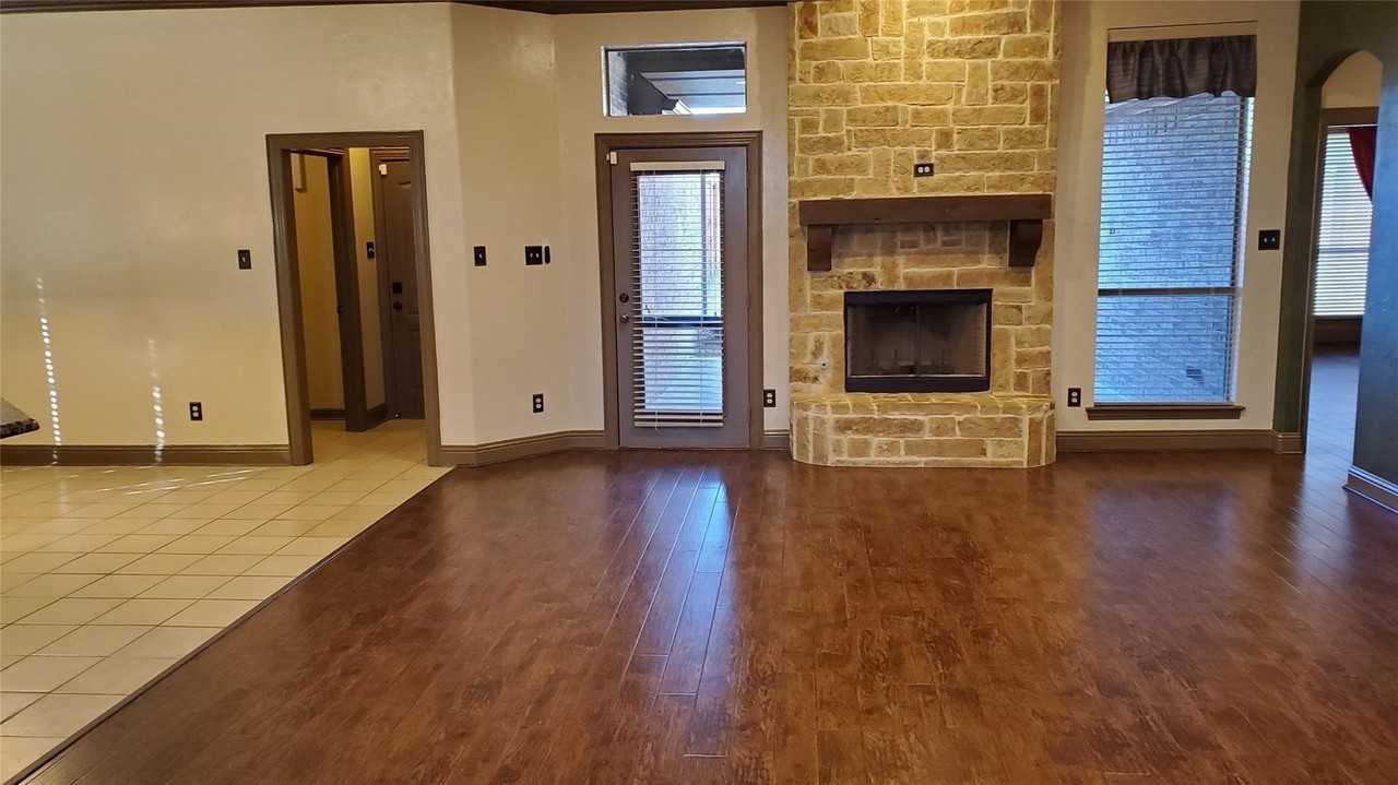 1621 Colonial Dr - Photo 2 of 35