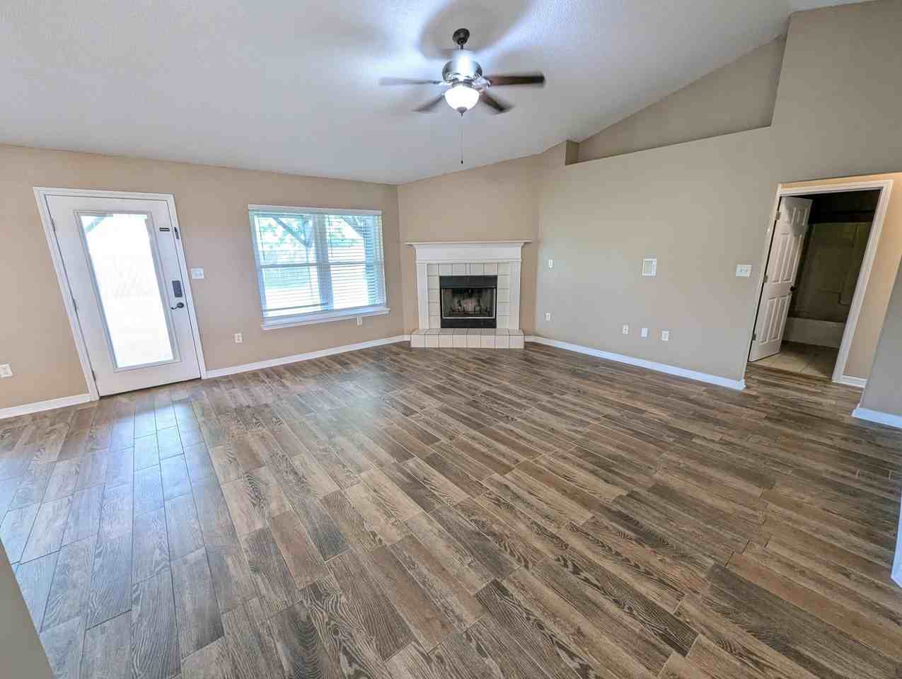 2409 Juneau Ln - Photo 2 of 34