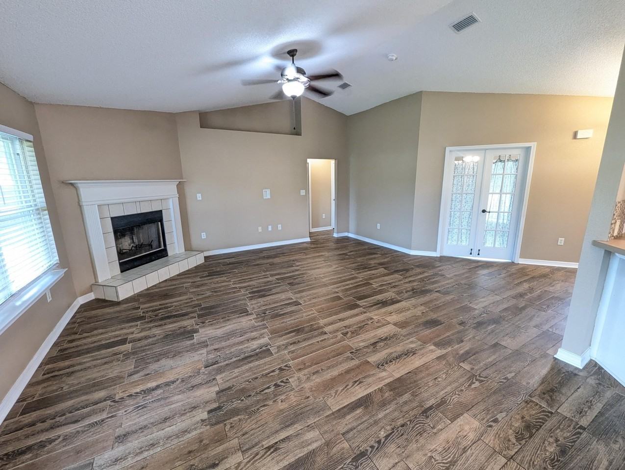 2409 Juneau Ln - Photo 3 of 34
