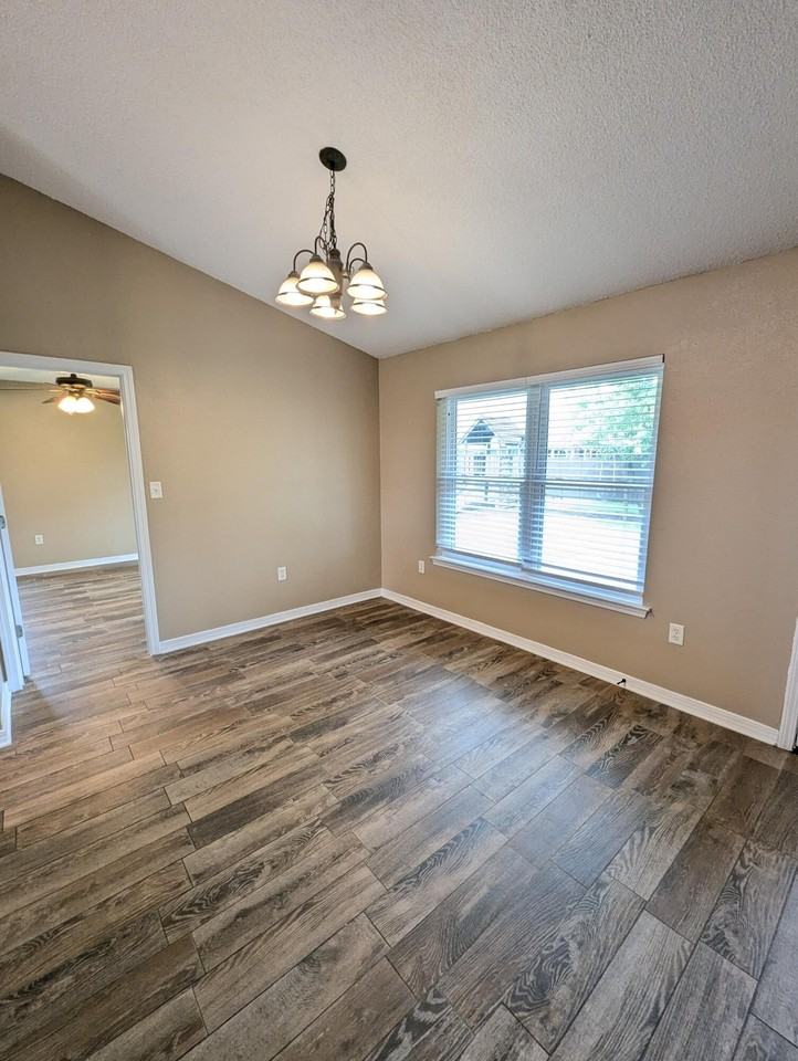 2409 Juneau Ln - Photo 5 of 34