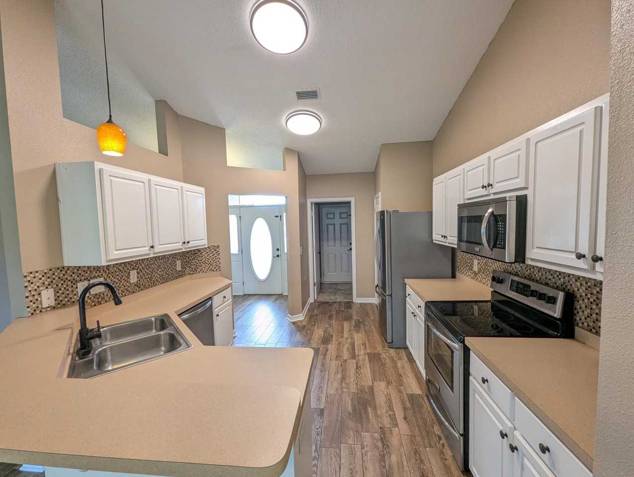 2409 Juneau Ln - Photo 6 of 34