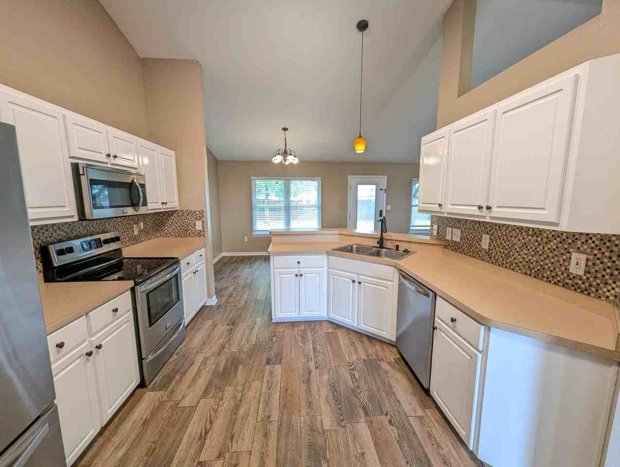 2409 Juneau Ln - Photo 7 of 34