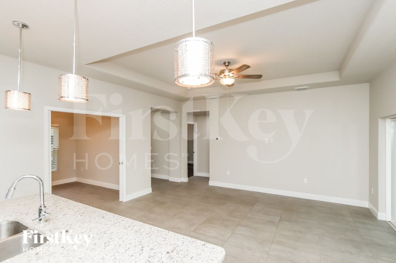 926 Braganza Ave Se - Photo 4 of 16