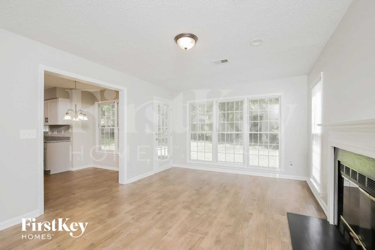 6805 Renwick Ct - Photo 3 of 15