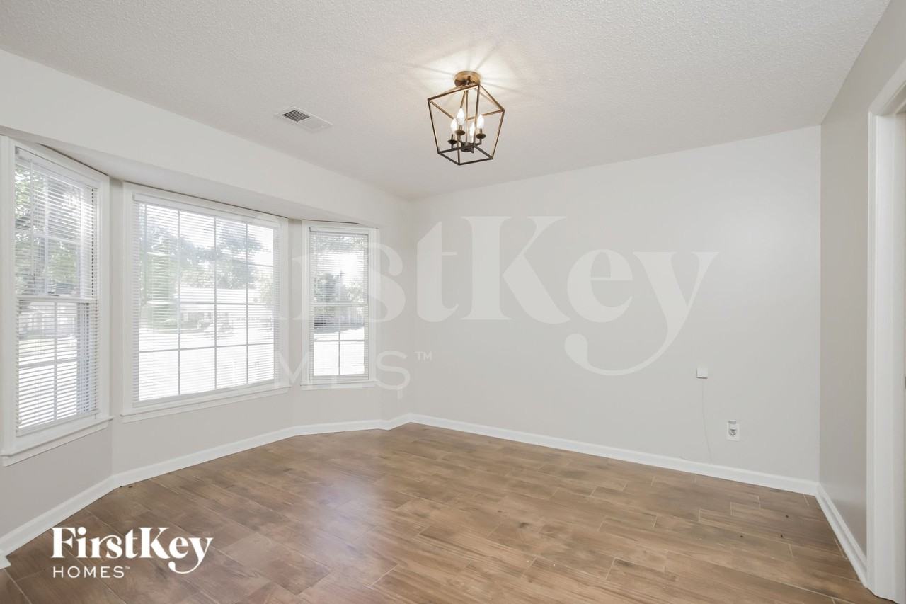 6805 Renwick Ct - Photo 5 of 15