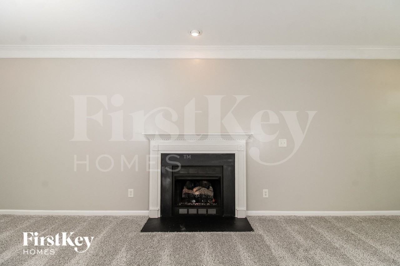 6590 Lake Dale Way - Photo 3 of 15